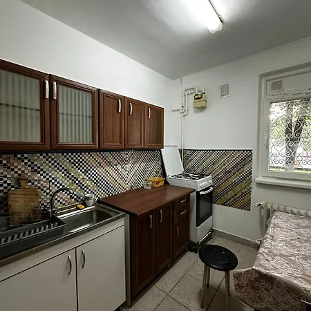 Apartment Single Spatious Room, Kitchen Separate